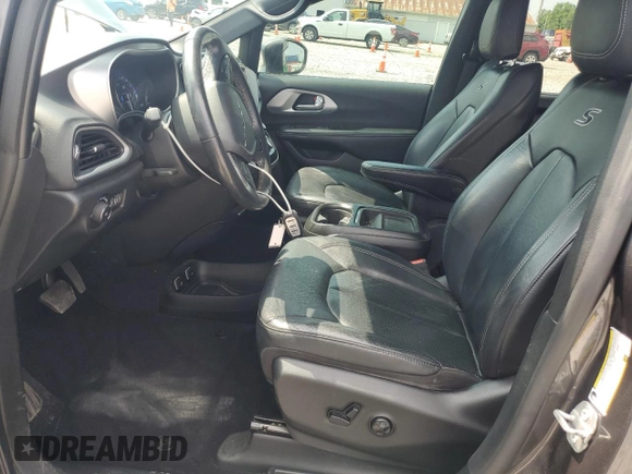 2020 Chrysler Pacifica Touring L with VIN 2C4RC1BG4LR233016, listed as a Copart auction lot 61622595 with 82,709 mi miles and Salvage title. Bid and sale history available at DreamBid. Image 7.