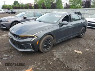 2025 Kia K5 LXS z VIN KNAG24J71S5269736, wystawiony jako Copart lot #58825635 z przebiegiem 2 621 mil mil oraz Szkoda całkowita • Salvage title. Historia ofert i sprzedaży dostępna na DreamBid. Obrazek 1.