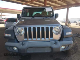 2019 Jeep Wrangler Unlimited Sport S z VIN 1C4HJXDG7KW557682, wystawiony jako IAAI lot #42586742 z przebiegiem 49 741 mil mil oraz . Historia ofert i sprzedaży dostępna na DreamBid. Obrazek 11.