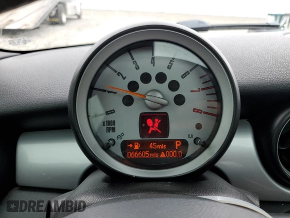 2007 MINI Hardtop with VIN WMWMF33567TT56922, listed as a Copart auction lot 56598665 with 66,605 mi miles and Salvage title. Bid and sale history available at DreamBid. Image 9.