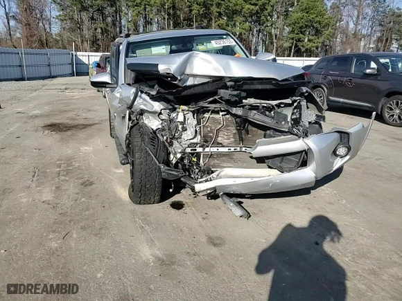 2019 Toyota 4Runner SR5 with VIN JTEBU5JR1K5640677, listed as a Copart auction lot 45236155 with 0 mi miles and Salvage Title. Bid and sale history available at carsss.com. Image 11.