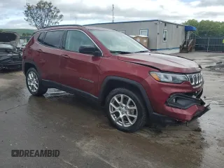 2022 Jeep Compass Latitude Lux z VIN 3C4NJDFB8NT118522, wystawiony jako Copart lot #56775175 z przebiegiem 47 220 mil mil oraz Szkoda całkowita • Salvage title. Historia ofert i sprzedaży dostępna na DreamBid. Obrazek 4.