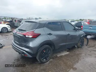 2023 Nissan Kicks S z VIN 3N1CP5BV9PL561294, wystawiony jako IAAI lot #42150962 z przebiegiem 15 900 mil mil oraz . Historia ofert i sprzedaży dostępna na DreamBid. Obrazek 4.