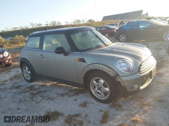 2007 MINI Hardtop with VIN WMWMF33587TU60750, listed as a IAAI auction lot 40640995 with Not Provided miles and . Bid and sale history available at DreamBid. Image 13.