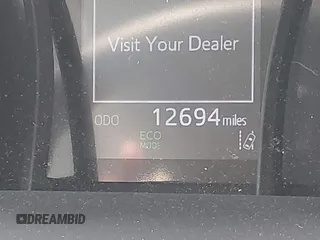 2024 Toyota Camry SE z VIN 4T1G11AK8RU901040, wystawiony jako IAAI lot #41977610 z przebiegiem 12 694 mil mil oraz . Historia ofert i sprzedaży dostępna na DreamBid. Obrazek 15.