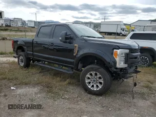 2017 Ford F-350 Platinum z VIN 1FT8W3BT9HEE10126, wystawiony jako Copart lot #57335445 z przebiegiem 131 408 mil mil oraz Szkoda całkowita • Salvage title. Historia ofert i sprzedaży dostępna na DreamBid. Obrazek 4.