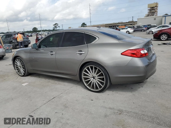 2013 Infiniti M z VIN JN1BY1AP9DM514188, wystawiony jako Copart lot #57634155 z przebiegiem 170 910 mil mil oraz Szkoda całkowita • Salvage title. Historia ofert i sprzedaży dostępna na DreamBid. Obrazek 2.