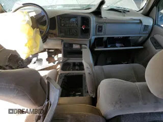 2003 Chevrolet Suburban LT with VIN 3GNGK26U33G203907, listed as a Copart auction lot 46903905 with 318,022 mi miles and Salvage Title. Bid and sale history available at carsss.com. Image 8.