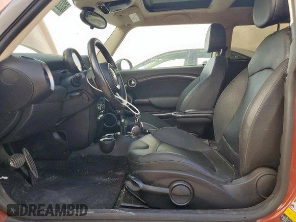 2013 MINI Hardtop S with VIN WMWSV3C55DT392526, listed as a Copart auction lot 62220765 with 152,585 mi miles and Clean title. Bid and sale history available at DreamBid. Image 7.