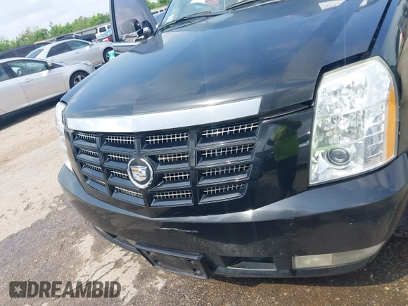 2010 Cadillac Escalade Luxury z VIN 1GYUCBEF1AR253353, wystawiony jako IAAI lot #42121803 z przebiegiem 210 321 mil mil oraz . Historia ofert i sprzedaży dostępna na DreamBid. Obrazek 12.