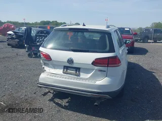 2019 Volkswagen Golf S z VIN 3VWH17AUXKM501078, wystawiony jako IAAI lot #42158280 z przebiegiem 57 049 mil mil oraz . Historia ofert i sprzedaży dostępna na DreamBid. Obrazek 16.