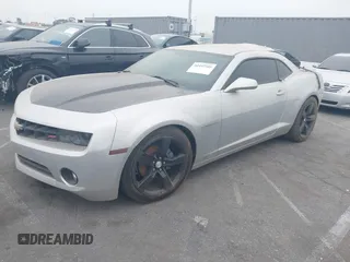 2011 Chevrolet Camaro 2LT z VIN 2G1FC1ED4B9102650, wystawiony jako IAAI lot #42497505 z przebiegiem Nie podano mil oraz . Historia ofert i sprzedaży dostępna na DreamBid. Obrazek 2.