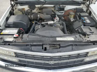 1996 Chevrolet Suburban with VIN 3GNEC16R5TG149147, listed as a Copart auction lot 84827204 with 320,305 mi miles and Salvage title. Bid and sale history available at DreamBid. Image 14.