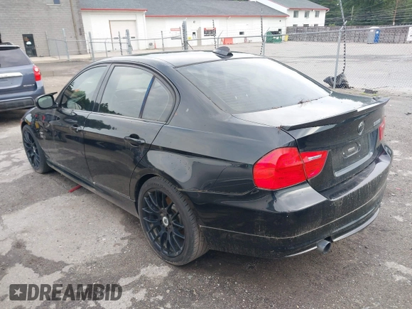 2011 BMW 3 Series 335i xDrive с VIN WBAPL5C53BA742364, выставлен на аукционе IAAI как лот 42604717 с пробегом 157 418 миль миль и . История ставок и продаж доступна на DreamBid. Изображение 14.