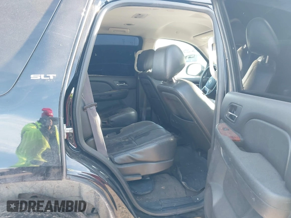 2014 GMC Yukon SLT with VIN 1GKS1CE00ER247249, listed as a IAAI auction lot 41271351 with 215,044 mi miles. Bid and sale history available at carsss.com. Image 8.