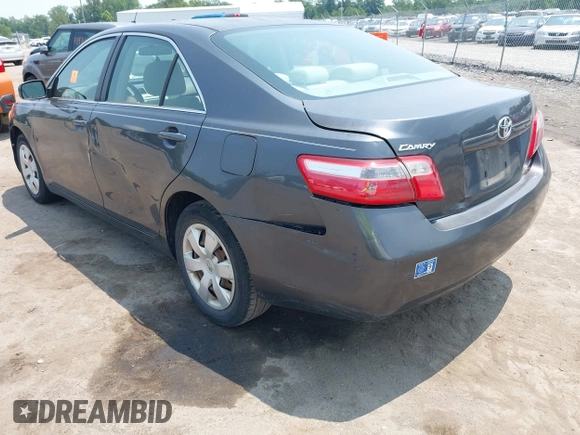2007 Toyota Camry CE z VIN 4T1BE46K17U186575, wystawiony jako IAAI lot #42492280 z przebiegiem 184 813 mil mil oraz . Historia ofert i sprzedaży dostępna na DreamBid. Obrazek 3.