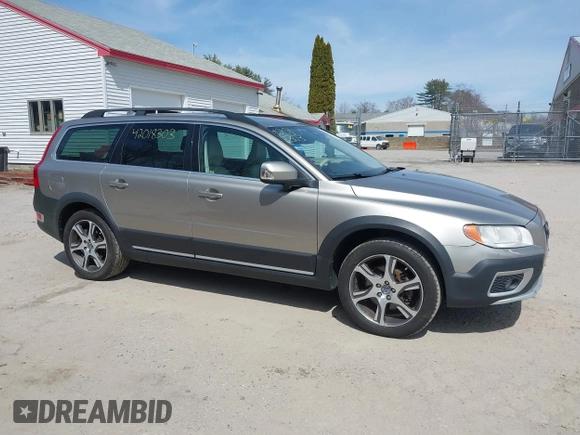 2012 Volvo XC70 T6 with VIN YV4902BZXC1137733, listed as a IAAI auction lot 42018303 with Not Provided miles and . Bid and sale history available at DreamBid. Image 13.