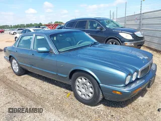 1998 Jaguar XJ z VIN SAJHX1241WC819418, wystawiony jako IAAI lot #42456539 z przebiegiem 126 457 mil mil oraz . Historia ofert i sprzedaży dostępna na DreamBid. Obrazek 1.