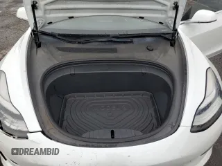 2019 Tesla Model 3 Mid Range z VIN 5YJ3E1EA3KF337854, wystawiony jako Copart lot #48472855 z przebiegiem 113 562 mil mil oraz Szkoda całkowita • Salvage title. Historia ofert i sprzedaży dostępna na DreamBid. Obrazek 13.