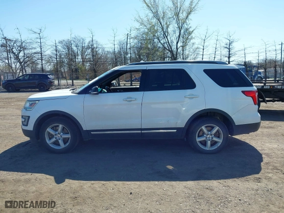 2017 Ford Explorer XLT with VIN 1FM5K8DH3HGA53417, listed as a IAAI auction lot 41997019 with 155,139 mi miles. Bid and sale history available at carsss.com. Image 14.
