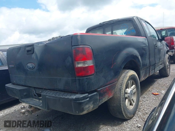 2004 Ford F-150 XL z VIN 1FTRF12W74KD85418, wystawiony jako IAAI lot #42252174 z przebiegiem 291 196 mil mil oraz . Historia ofert i sprzedaży dostępna na DreamBid. Obrazek 4.