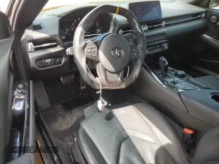 2021 Toyota Supra 3.0 z VIN WZ1DB0C07MW039826, wystawiony jako Copart lot #55519475 z przebiegiem 46 505 mil mil oraz Szkody całkowita. Historia ofert i sprzedaży dostępna na DreamBid. Obrazek 8.
