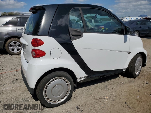 2015 Smart fortwo Passion z VIN WMEEJ3BA0FK802623, wystawiony jako Copart lot #55082215 z przebiegiem Nie podano mil oraz Tytuł czysty. Historia ofert i sprzedaży dostępna na DreamBid. Obrazek 3.