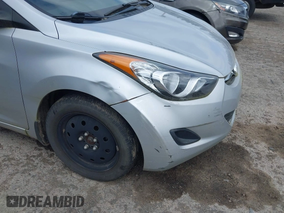 2013 Hyundai Elantra GLS z VIN 5NPDH4AE2DH172955, wystawiony jako IAAI lot #42306482 z przebiegiem 103 235 mil mil oraz . Historia ofert i sprzedaży dostępna na DreamBid. Obrazek 6.