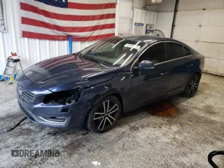 2014 Volvo S60 T5 z VIN YV1612FS6E2293081, wystawiony jako Copart lot #58366075 z przebiegiem 138 664 mil mil oraz Czysty tytuł • Clean title. Historia ofert i sprzedaży dostępna na DreamBid. Obrazek 1.