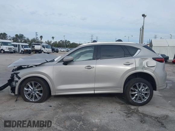 2025 Mazda CX-5 2.5 S Premium Plus Package with VIN JM3KFBEM4S0549709, listed as a IAAI auction lot 41380633 with 2,586 mi miles. Bid and sale history available at carsss.com. Image 15.