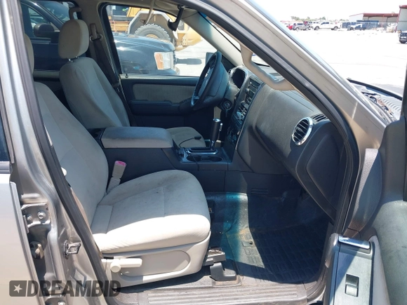 2008 Ford Explorer Sport Trac XLT z VIN 1FMEU51E28UB26894, wystawiony jako IAAI lot #42405007 z przebiegiem 194 386 mil mil oraz . Historia ofert i sprzedaży dostępna na DreamBid. Obrazek 5.
