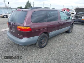 2000 Toyota Sienna LE z VIN 4T3ZF13C0YU179830, wystawiony jako IAAI lot #42262290 z przebiegiem 224 275 mil mil oraz . Historia ofert i sprzedaży dostępna na DreamBid. Obrazek 4.
