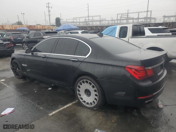 2015 BMW 7 Series 740i with VIN WBAYA6C5XFD826718, listed as a Copart auction lot 86762994 with 181,475 mi miles and Clean Title. Bid and sale history available at carsss.com. Image 2.
