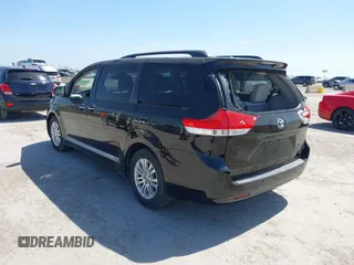 2013 Toyota Sienna XLE AAS z VIN 5TDYK3DC6DS340954, wystawiony jako IAAI lot #41883676 z przebiegiem 190 812 mil mil oraz . Historia ofert i sprzedaży dostępna na DreamBid. Obrazek 3.