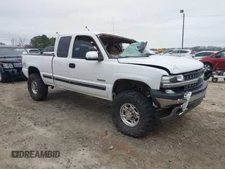 2000 Chevrolet Silverado 2500 LS z VIN 1GCGK29U5YE317569, wystawiony jako IAAI lot #41607650 z przebiegiem 299 431 mil mil oraz . Historia ofert i sprzedaży dostępna na DreamBid. Obrazek 1.