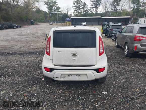 2013 Kia Soul ! with VIN KNDJT2A64D7570378, listed as a IAAI auction lot 41955532 with 214,564 mi miles. Bid and sale history available at carsss.com. Image 16.