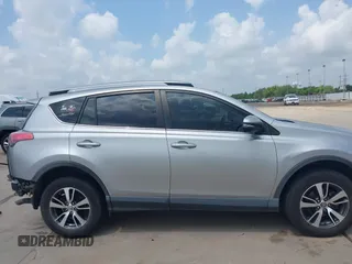 2018 Toyota RAV4 XLE z VIN JTMWFREV5JJ202927, wystawiony jako IAAI lot #42111306 z przebiegiem 118 385 mil mil oraz . Historia ofert i sprzedaży dostępna na DreamBid. Obrazek 14.