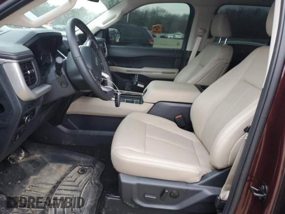 2024 Ford Expedition Max XLT with VIN 1FMJK1H85REA64304, listed as a Copart auction lot 44801765 with 7,635 mi miles and Salvage title. Bid and sale history available at DreamBid. Image 7.