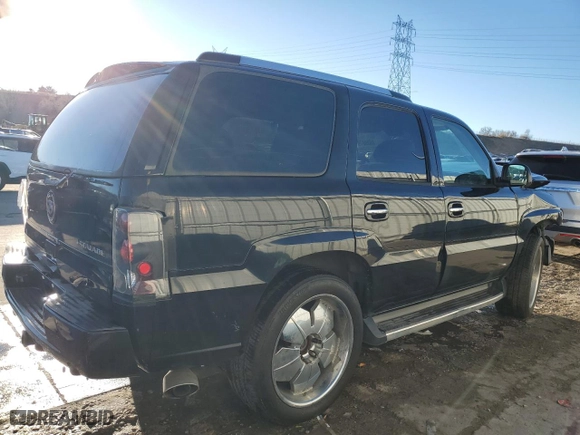 2004 Cadillac Escalade with VIN 1GYEK63N44R247737, listed as a Copart auction lot 86398794 with 233,113 mi miles and Salvage Title. Bid and sale history available at carsss.com. Image 3.
