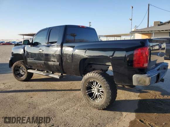 2007 Chevrolet Silverado 1500 LT w/1LT with VIN 2GCEC19C071731364, listed as a Copart auction lot 88822145 with 109,127 mi miles and Salvage Title. Bid and sale history available at carsss.com. Image 2.