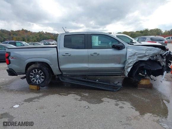 2023 Chevrolet Colorado 4WD Z71 with VIN 1GCPTDEK6P1137701, listed as a IAAI auction lot 40774940 with 10,818 mi miles. Bid and sale history available at carsss.com. Image 13.