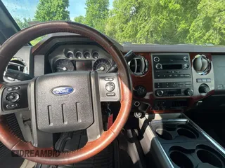 2012 Ford F-350 XL z VIN 1FT8W3BT5CEB52342, wystawiony jako Copart lot #58652855 z przebiegiem 244 321 mil mil oraz Czysty tytuł • Clean title. Historia ofert i sprzedaży dostępna na DreamBid. Obrazek 9.