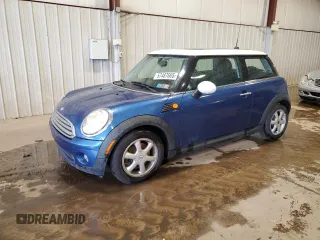 2008 MINI Hardtop z VIN WMWMF33578TT66134, wystawiony jako Copart lot #57487605 z przebiegiem 47 864 mil mil oraz Szkody całkowita. Historia ofert i sprzedaży dostępna na DreamBid. Obrazek 1.
