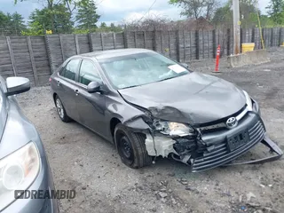 2015 Toyota Camry XLE z VIN 4T4BF1FK4FR453000, wystawiony jako IAAI lot #42324024 z przebiegiem 90 682 mil mil oraz . Historia ofert i sprzedaży dostępna na DreamBid. Obrazek 1.