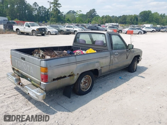 1988 Toyota Pickup with VIN JT4RN50R4J5146510, listed as a IAAI auction lot 42092308 with 288,420 mi miles and . Bid and sale history available at DreamBid. Image 4.