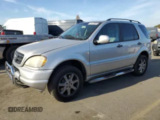 2000 Mercedes-Benz M-Class with VIN 4JGAB72E2YA185234, listed as a Copart auction lot 83479684 with 209,491 mi miles and Clean Title. Bid and sale history available at carsss.com. Image 1.