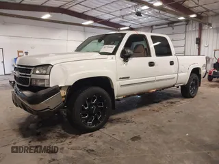 2006 Chevrolet Silverado 1500HD LT1 with VIN 1GCGK13U76F242626, listed as a IAAI auction lot 40786885 with 171,077 mi miles and . Bid and sale history available at DreamBid. Image 2.