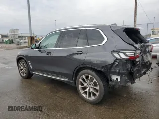 2021 BMW X5 xDrive40i with VIN 5UXCR6C06M9E62650, listed as a Copart auction lot 40064293 with 28,645 mi miles. Bid and sale history available at carsss.com. Image 2.