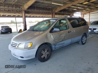 2001 Toyota Sienna LE with VIN 4T3ZF13C21U336294, listed as a Copart auction lot 62144945 with 181,103 mi miles and Salvage title. Bid and sale history available at DreamBid. Image 1.