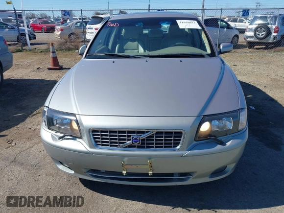2004 Volvo S80 with VIN YV1TS91Z041376376, listed as a IAAI auction lot 41658074 with 152,894 mi miles. Bid and sale history available at carsss.com. Image 6.